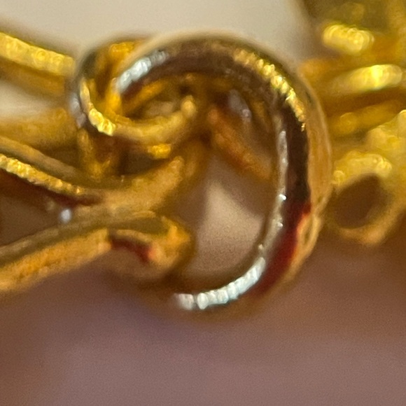 Gorgeous 24k gold necklace with small jade pendant - Picture 6 of 8